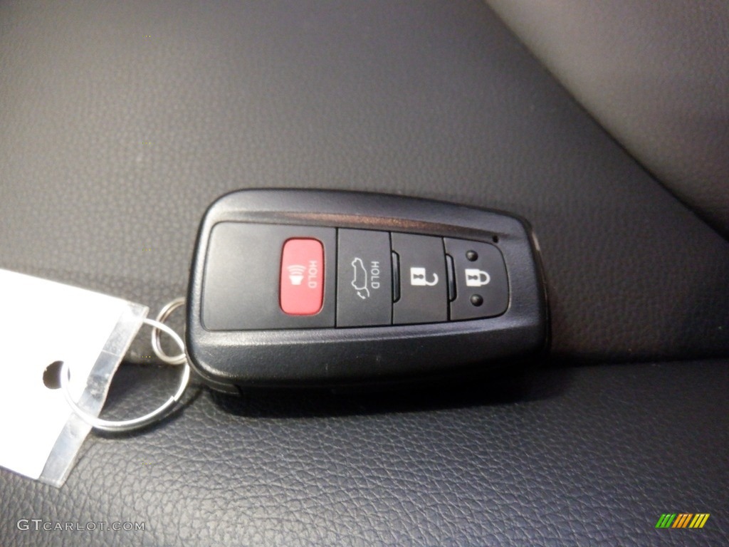 2022 Toyota Highlander XLE AWD Keys Photos