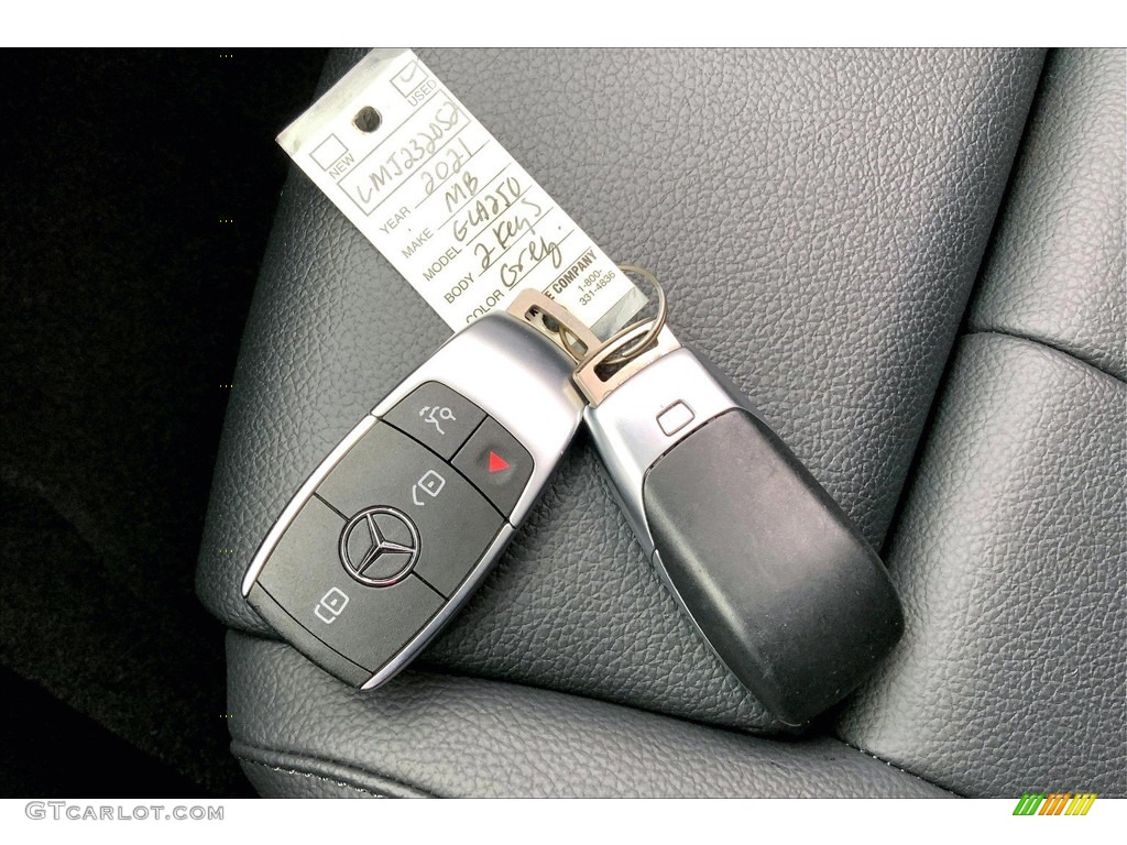 2021 GLA 250 - Mountain Grey Metallic / Black photo #11