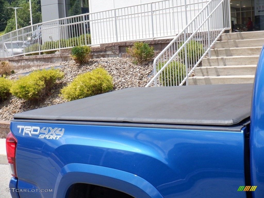 2018 Tacoma TRD Sport Access Cab 4x4 - Blazing Blue Pearl / Cement Gray photo #10
