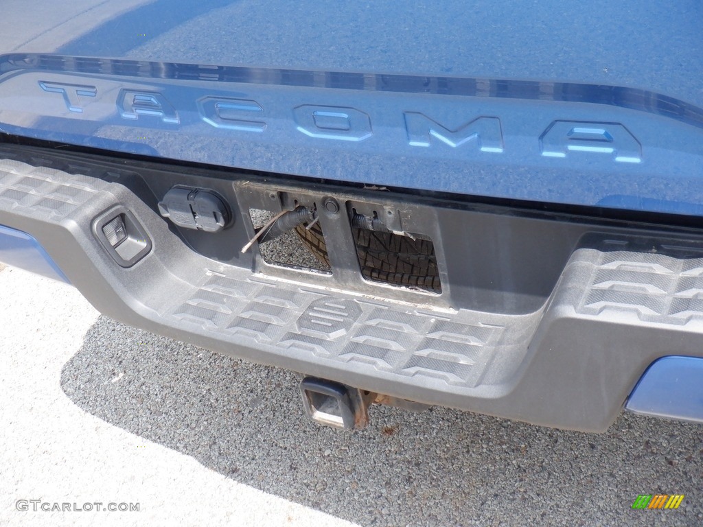 2018 Tacoma TRD Sport Access Cab 4x4 - Blazing Blue Pearl / Cement Gray photo #18
