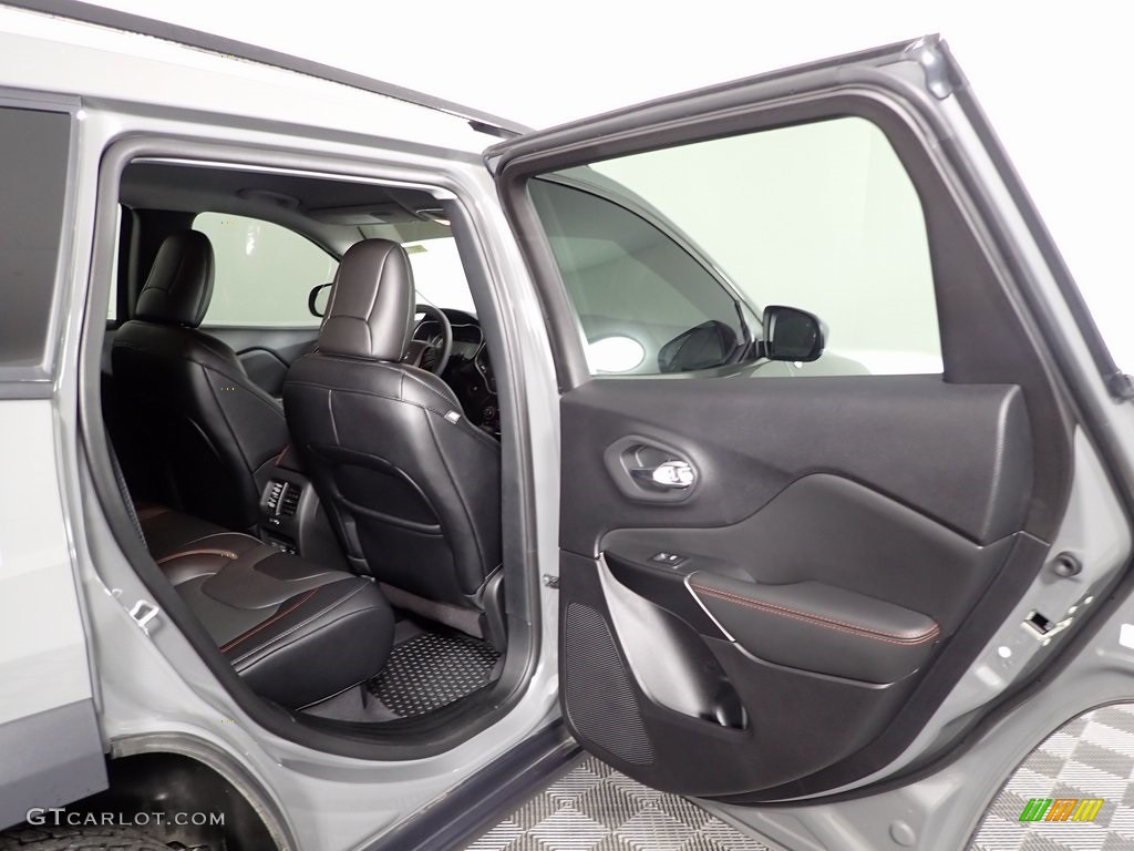 2022 Cherokee Trailhawk 4x4 - Sting-Gray / Black photo #24