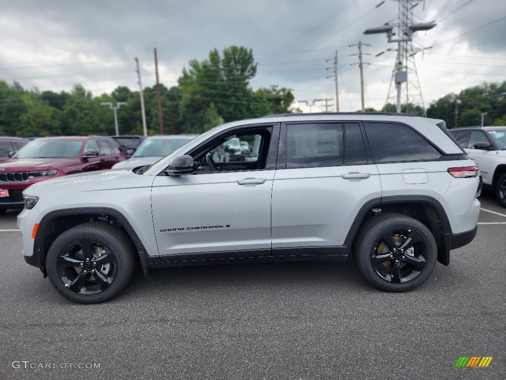 Silver Zynith 2023 Jeep Grand Cherokee Laredo 4x4 Exterior Photo #146420761