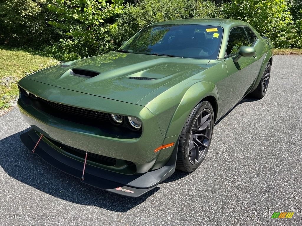 2019 Challenger R/T Scat Pack Widebody - F8 Green / Black photo #2