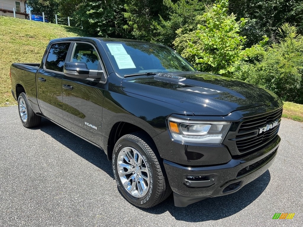 2023 Ram 1500 Laramie Crew Cab 4x4 Exterior Photos