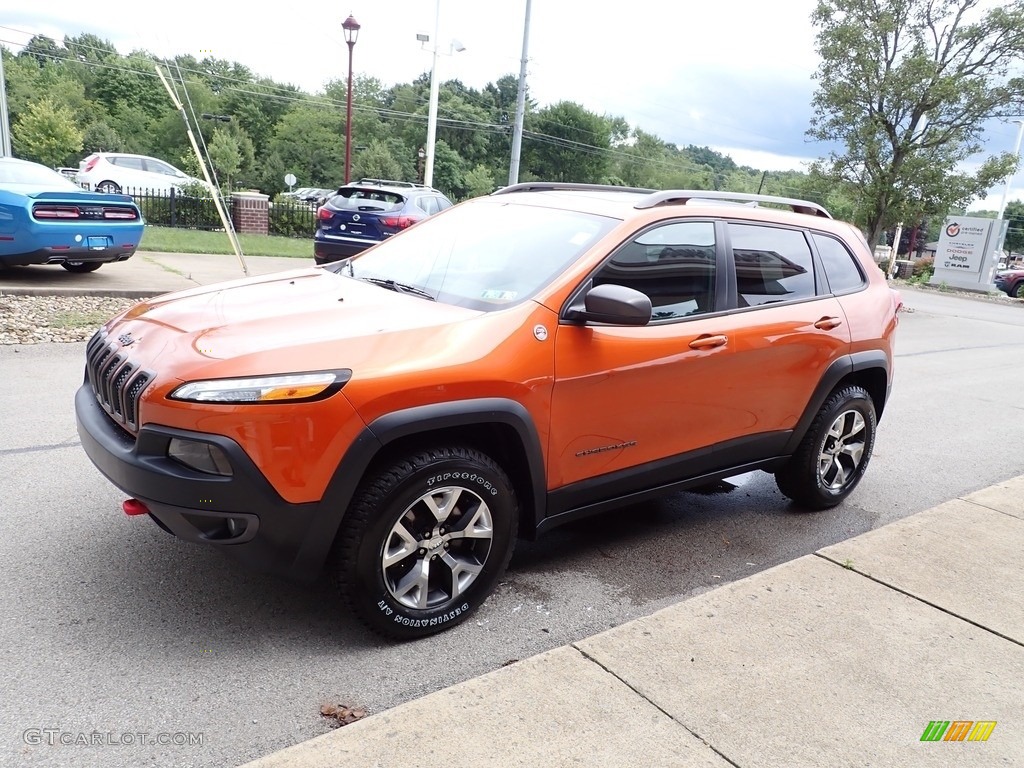 2016 Cherokee Trailhawk 4x4 - Mango Tango Pearl / Black photo #4