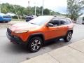 Mango Tango Pearl - Cherokee Trailhawk 4x4 Photo No. 4