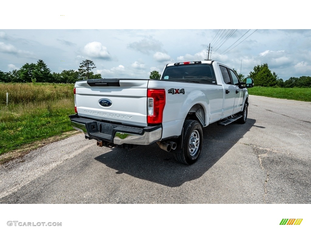 2019 F350 Super Duty XL Crew Cab 4x4 - Oxford White / Earth Gray photo #4