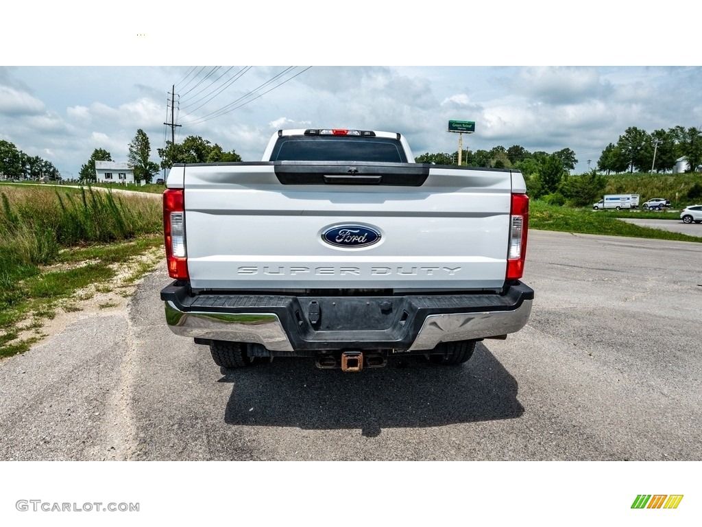 2019 F350 Super Duty XL Crew Cab 4x4 - Oxford White / Earth Gray photo #5