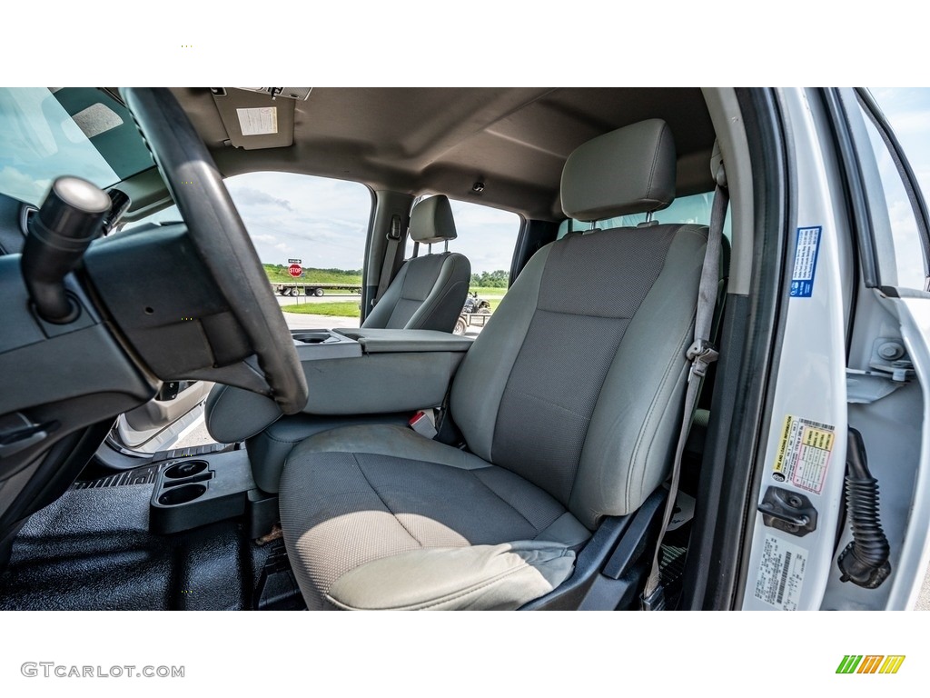 2019 F350 Super Duty XL Crew Cab 4x4 - Oxford White / Earth Gray photo #17