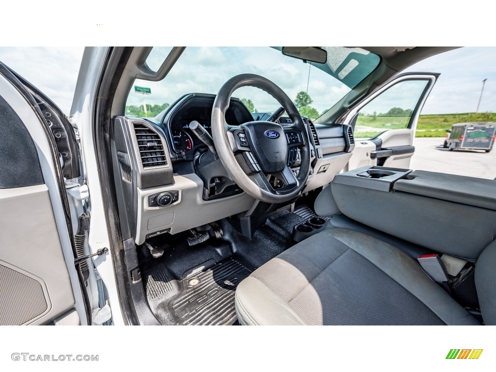 2019 F350 Super Duty XL Crew Cab 4x4 - Oxford White / Earth Gray photo #19
