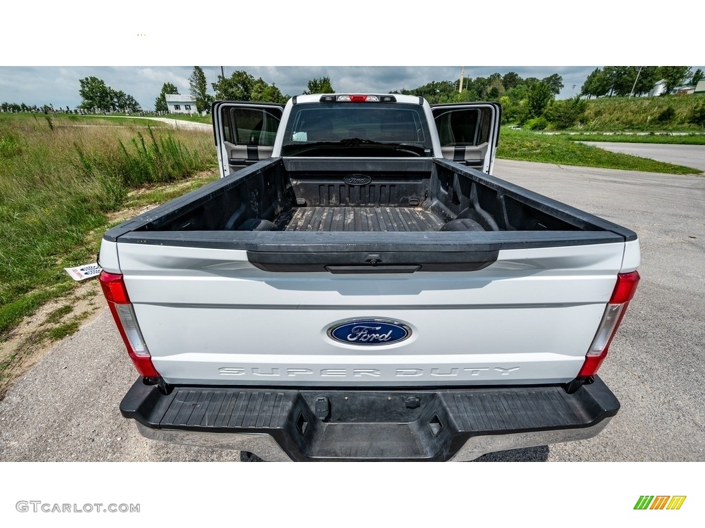 2019 F350 Super Duty XL Crew Cab 4x4 - Oxford White / Earth Gray photo #21