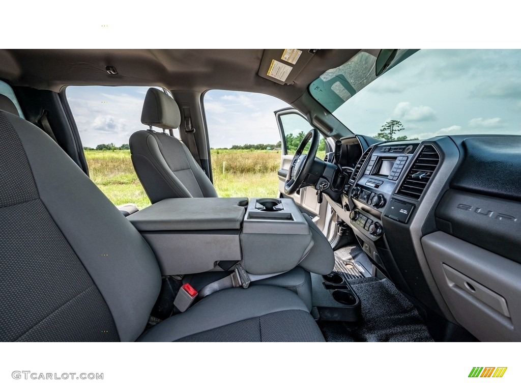 2019 F350 Super Duty XL Crew Cab 4x4 - Oxford White / Earth Gray photo #24
