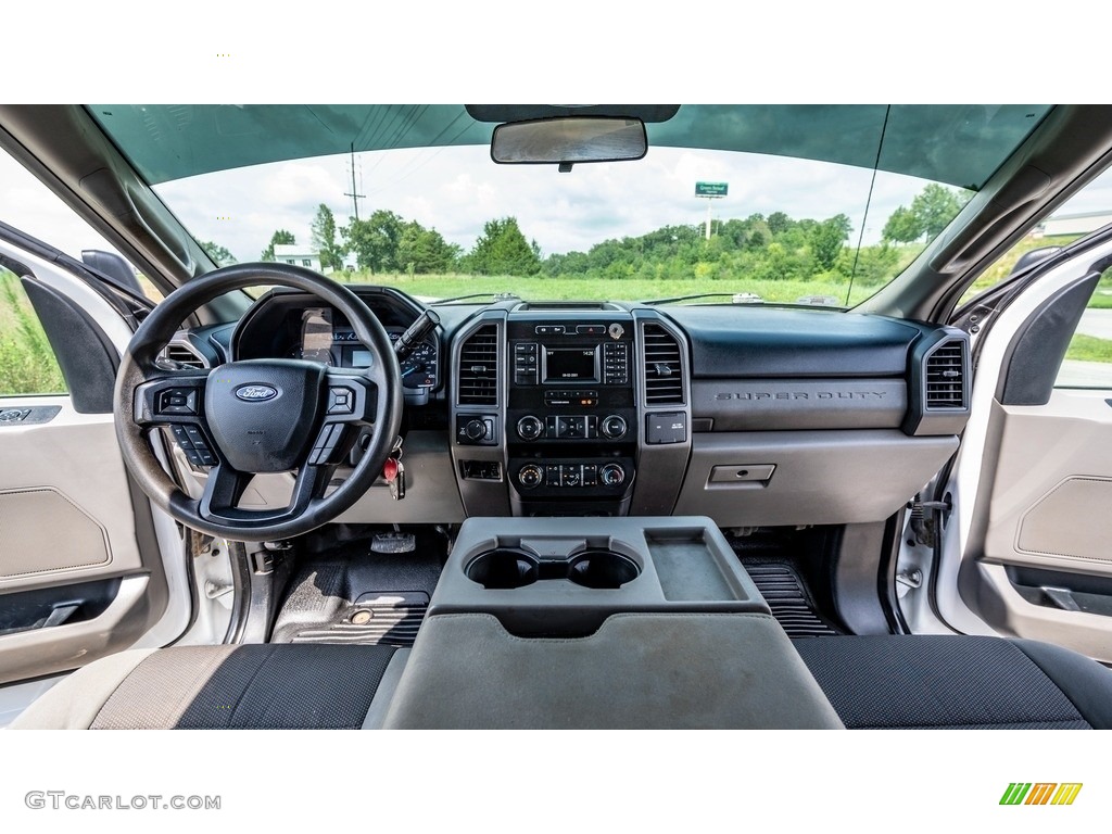 2019 F350 Super Duty XL Crew Cab 4x4 - Oxford White / Earth Gray photo #26