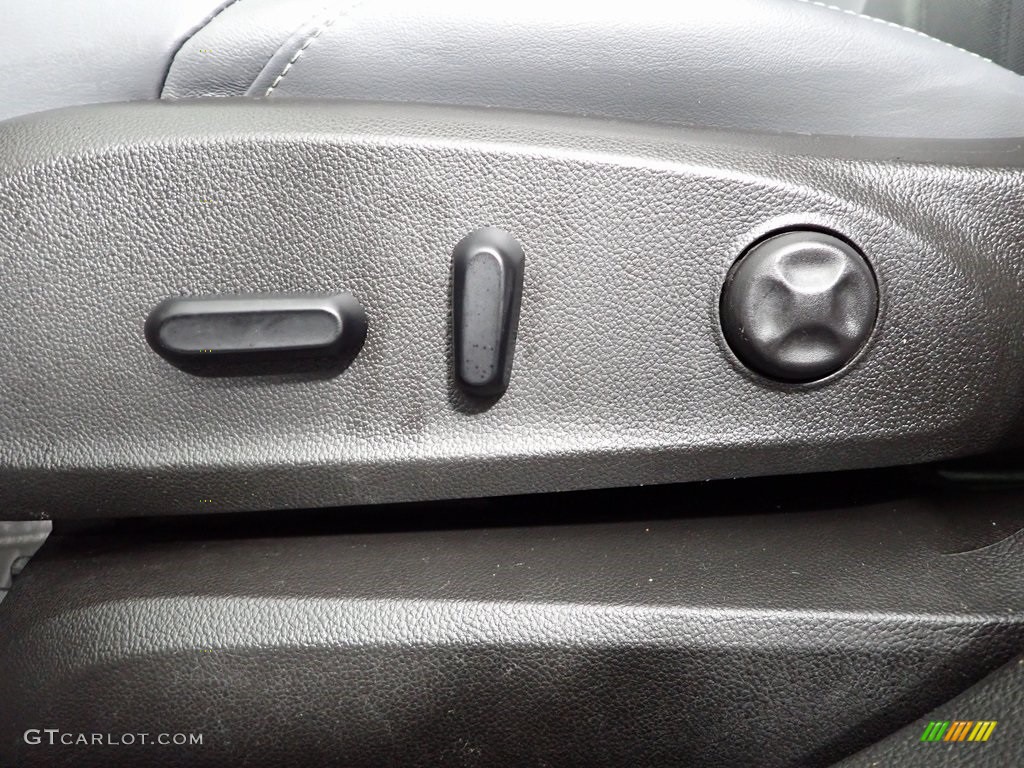 2019 Buick Envision Essence Front Seat Photo #146425848