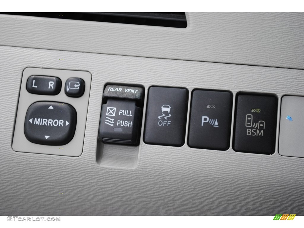 2014 Sienna XLE - Predawn Gray Mica / Light Gray photo #15