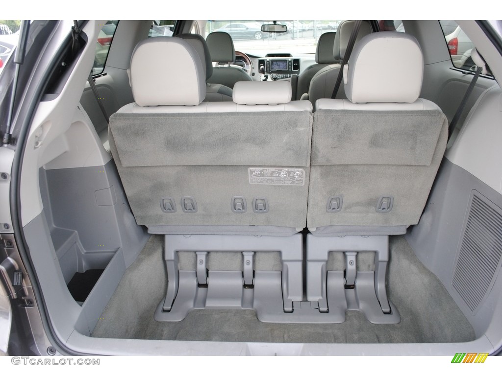 2014 Sienna XLE - Predawn Gray Mica / Light Gray photo #26