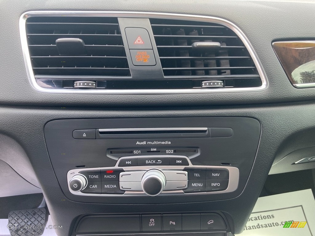 2016 Audi Q3 2.0 TSFI Prestige Controls Photo #146427416