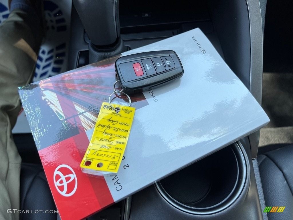 2022 Toyota Camry SE Hybrid Keys Photo #146428181