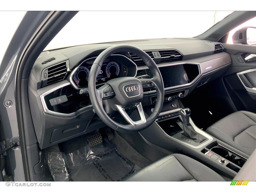 2020 Audi Q3 Premium Plus quattro Dashboard Photos