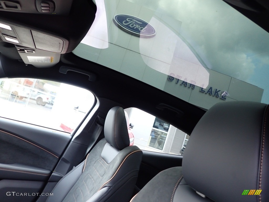 2023 Ford Mustang Mach-E GT eAWD Sunroof Photo #146429018