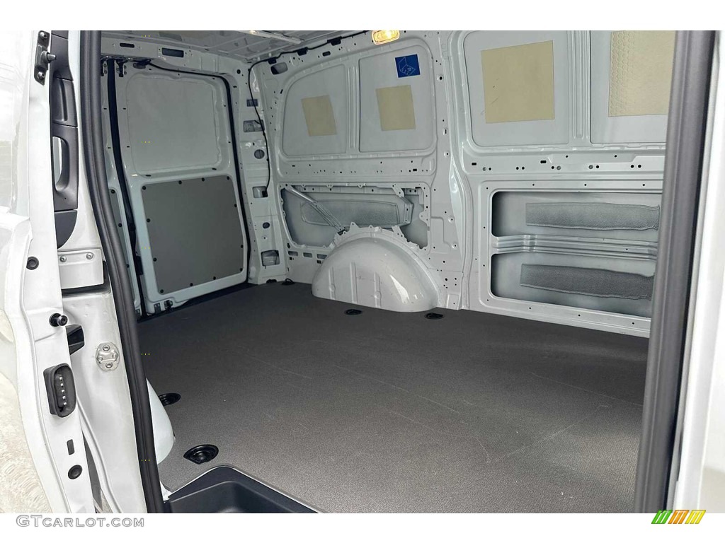 2022 Mercedes-Benz Metris Cargo Van Trunk Photos