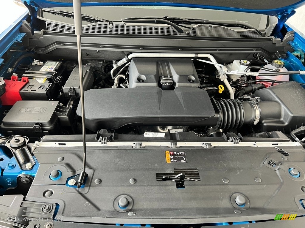 2023 Chevrolet Colorado Z71 Crew Cab 4x4 Engine Photos
