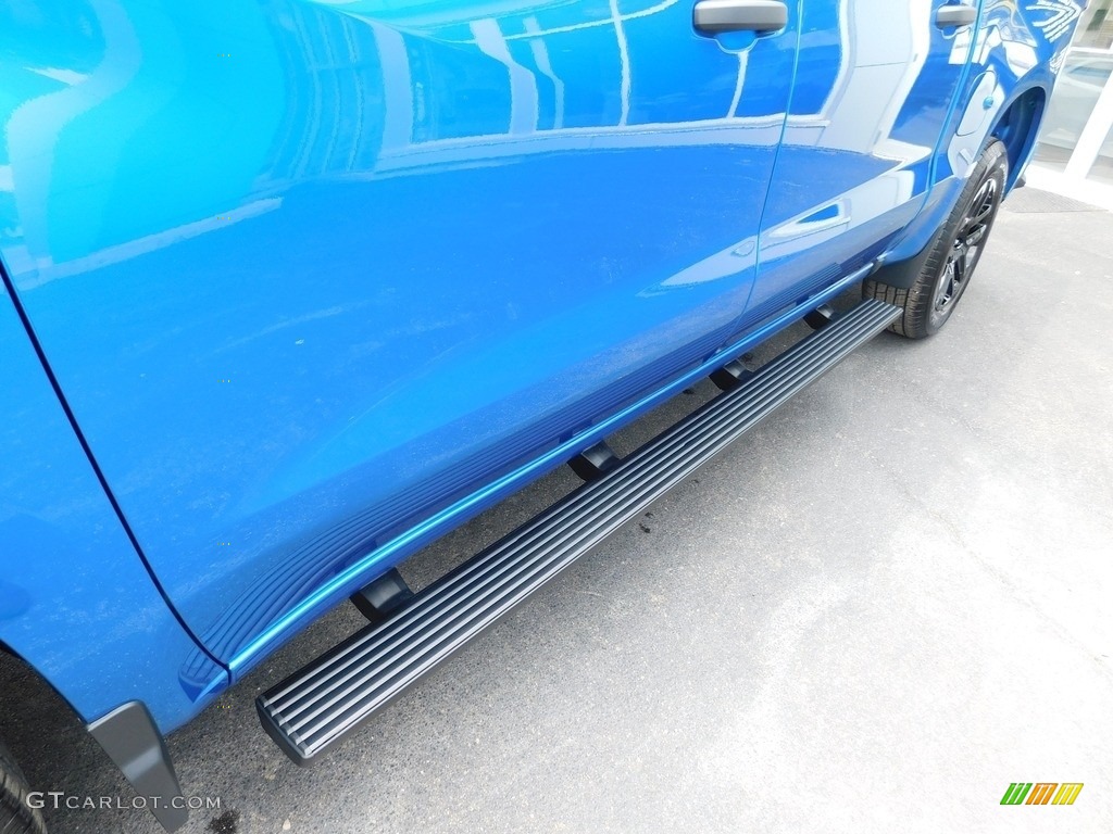 2024 Silverado 1500 Custom Crew Cab 4x4 - Glacier Blue Metallic / Jet Black photo #18