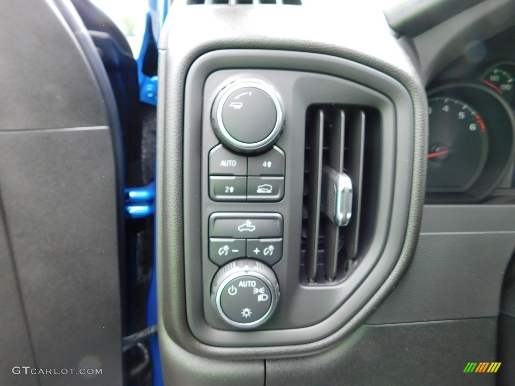 2024 Chevrolet Silverado 1500 Custom Crew Cab 4x4 Controls Photo #146432135