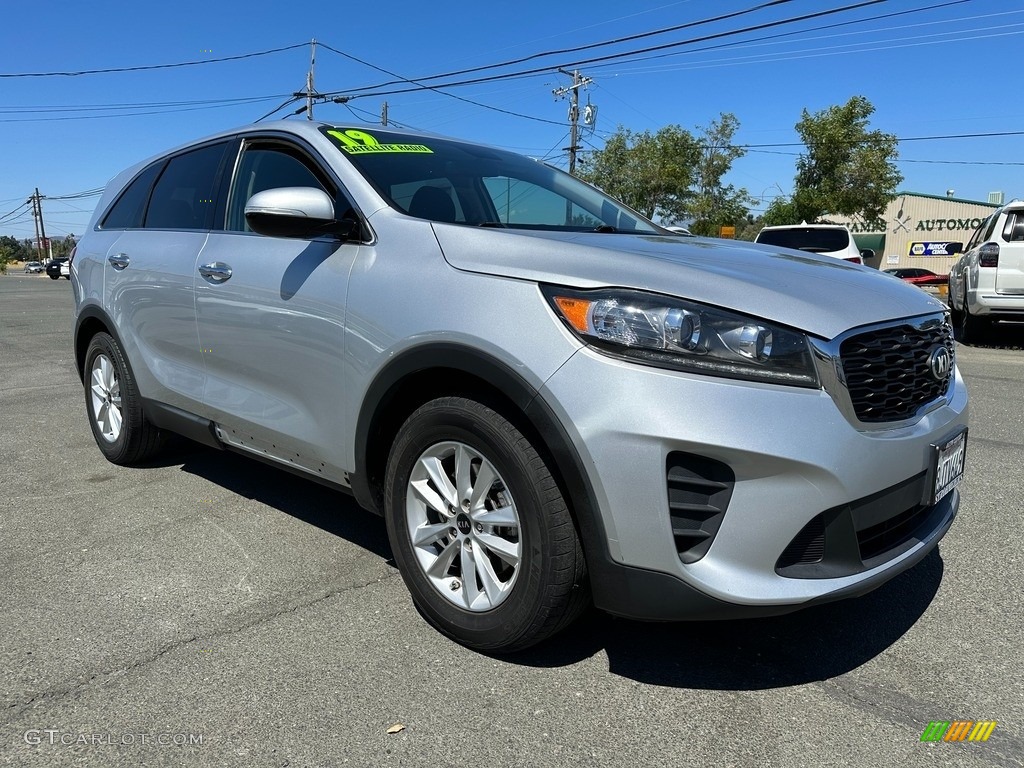 Sparkling Silver Kia Sorento