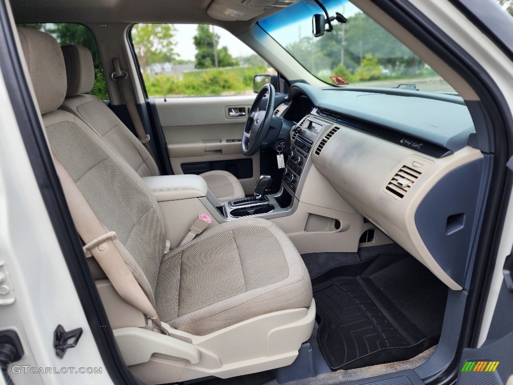 2009 Ford Flex SE Front Seat Photos