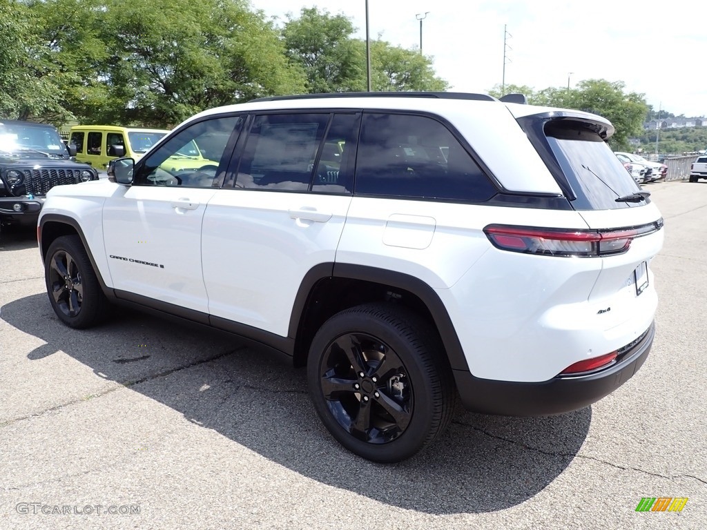 2023 Grand Cherokee Altitude 4x4 - Bright White / Global Black photo #3