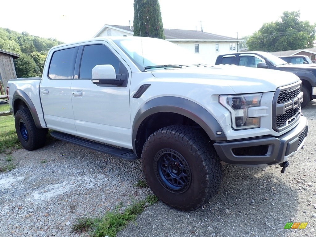 2017 F150 SVT Raptor SuperCrew 4x4 - Avalanche / Raptor Black photo #4