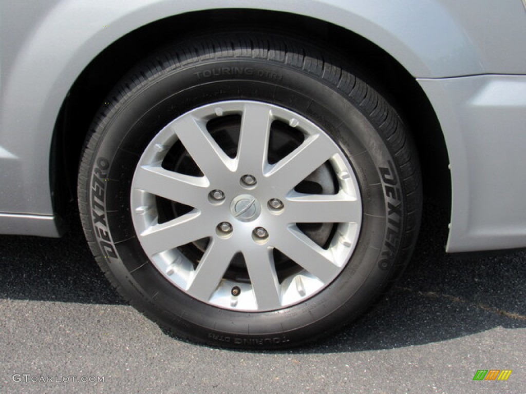 2013 Chrysler Town & Country Touring Wheel Photos