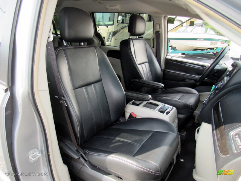 2013 Chrysler Town & Country Touring Front Seat Photos