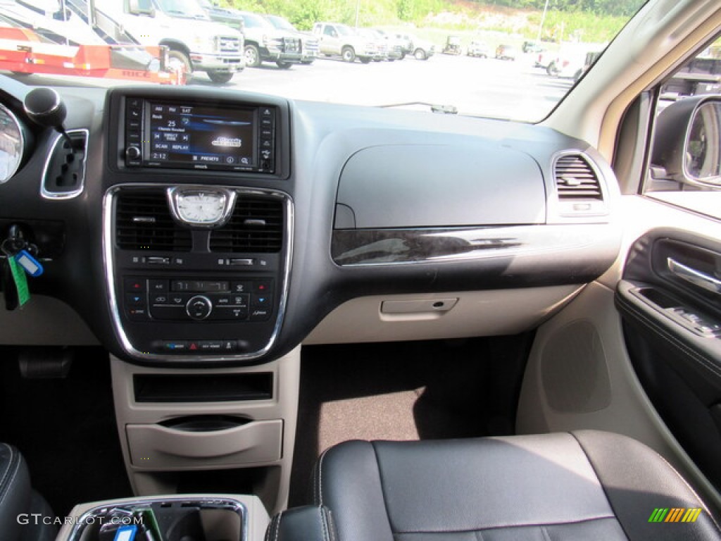2013 Town & Country Touring - Billet Silver Metallic / Black/Light Graystone photo #17