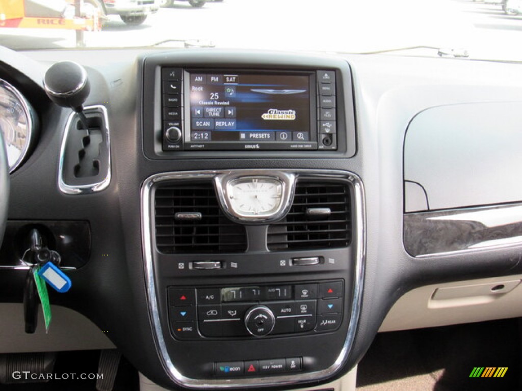 2013 Chrysler Town & Country Touring Controls Photo #146443233