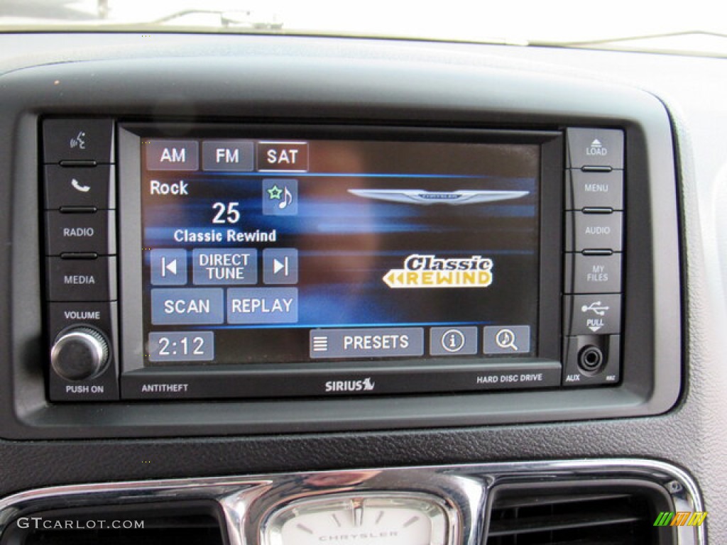 2013 Chrysler Town & Country Touring Audio System Photos