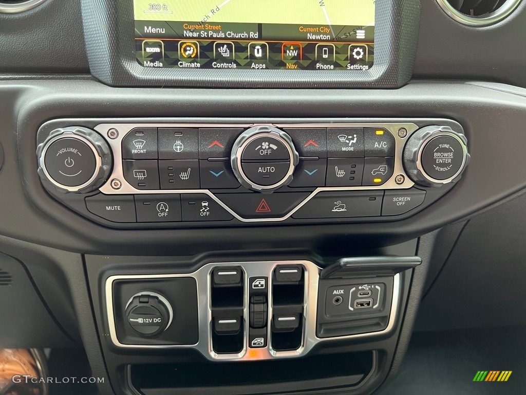 2023 Jeep Gladiator Overland 4x4 Controls Photo #146445122