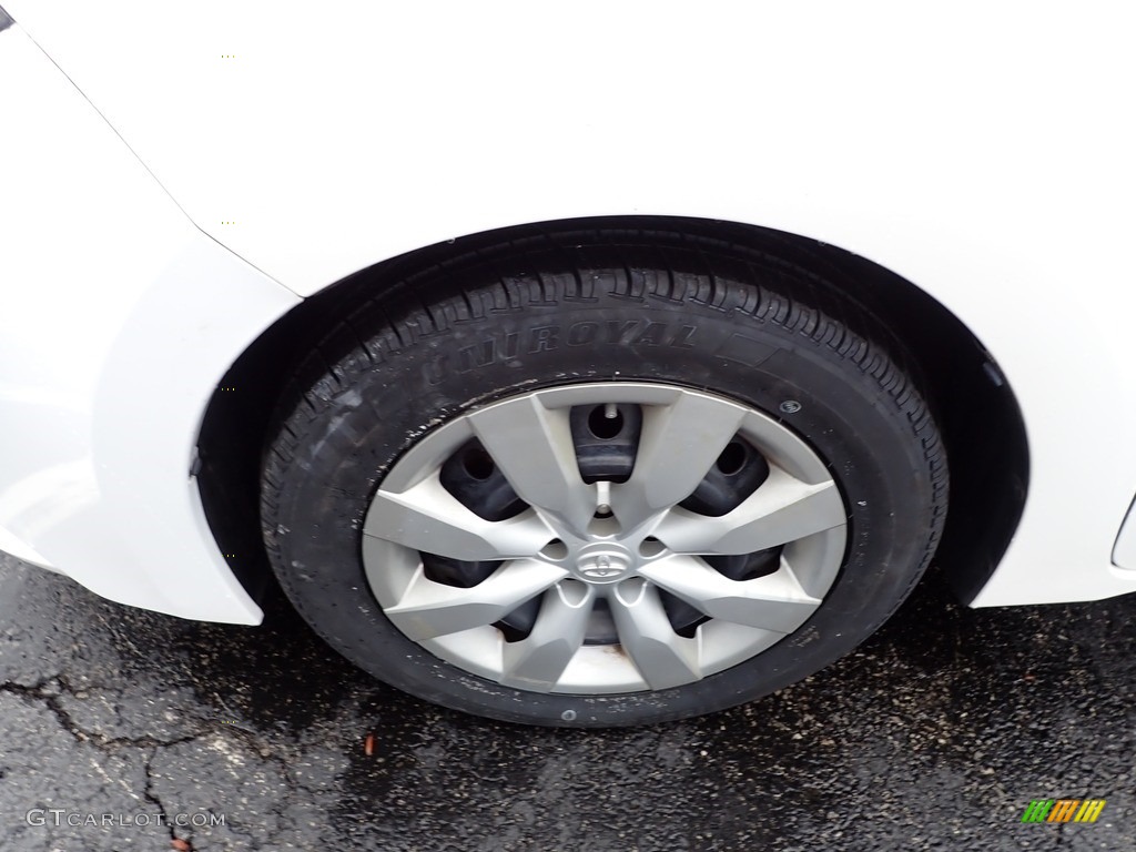 2014 Toyota Corolla LE Wheel Photos