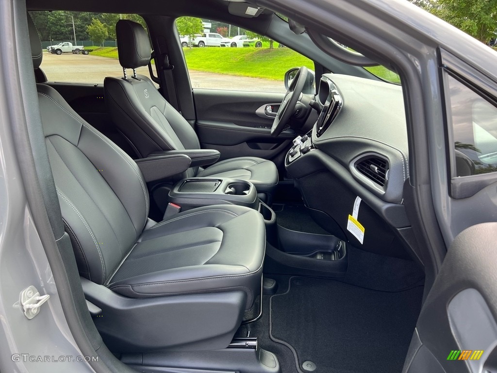 2023 Chrysler Pacifica Touring L S Appearance Package Front Seat Photo #146448830