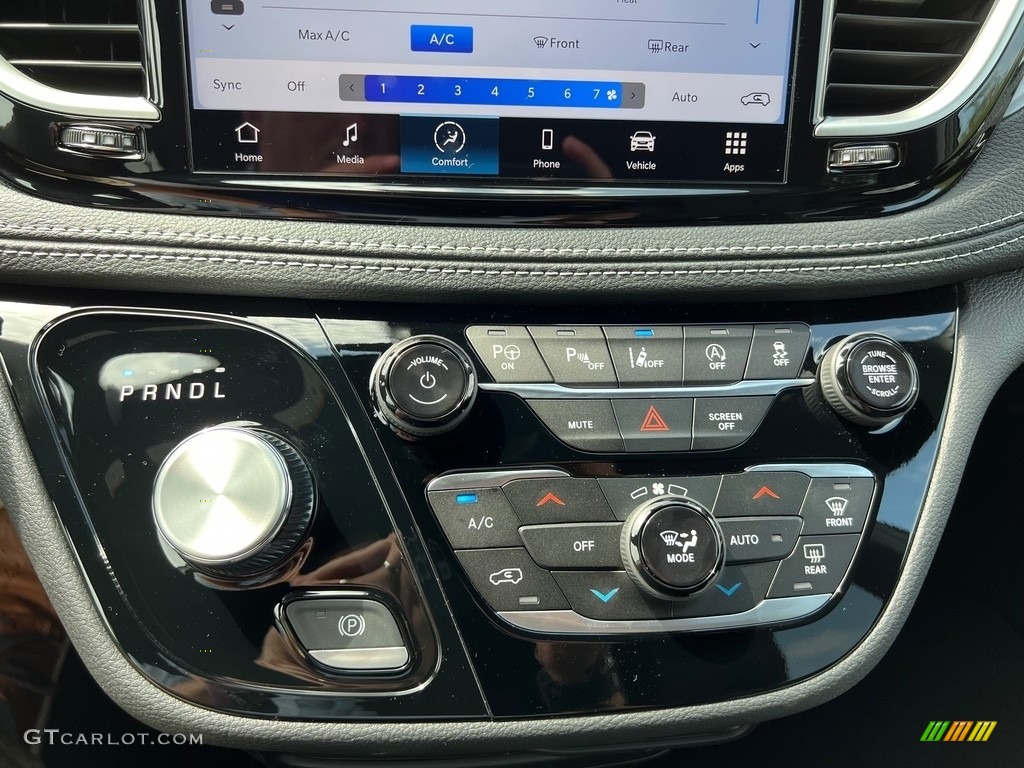 2023 Chrysler Pacifica Touring L S Appearance Package Controls Photo #146448854