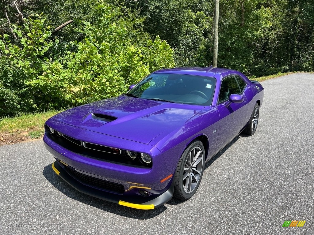 2023 Challenger R/T Plus - Plum Crazy Pearl / Black photo #2