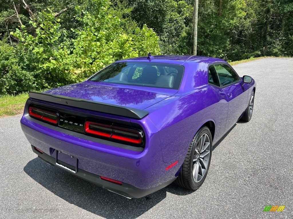 2023 Challenger R/T Plus - Plum Crazy Pearl / Black photo #6