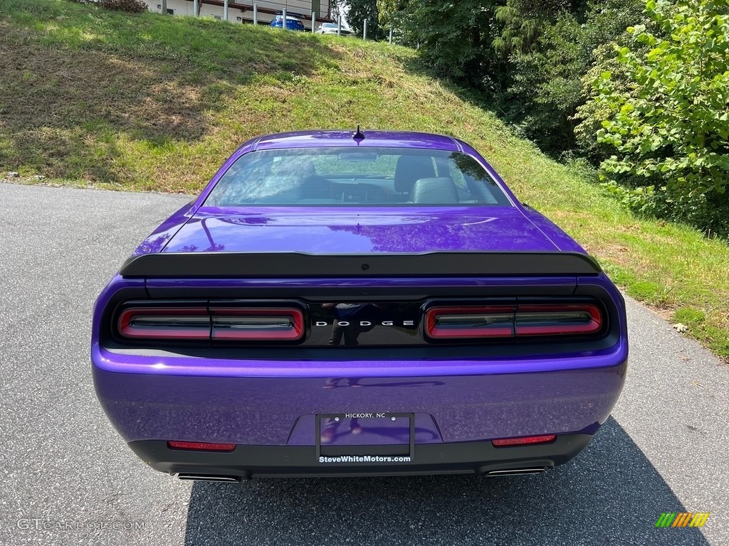 2023 Challenger R/T Plus - Plum Crazy Pearl / Black photo #7