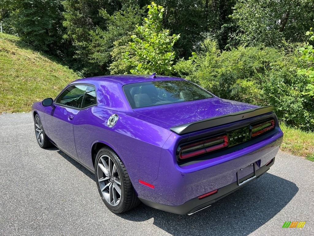 2023 Challenger R/T Plus - Plum Crazy Pearl / Black photo #8