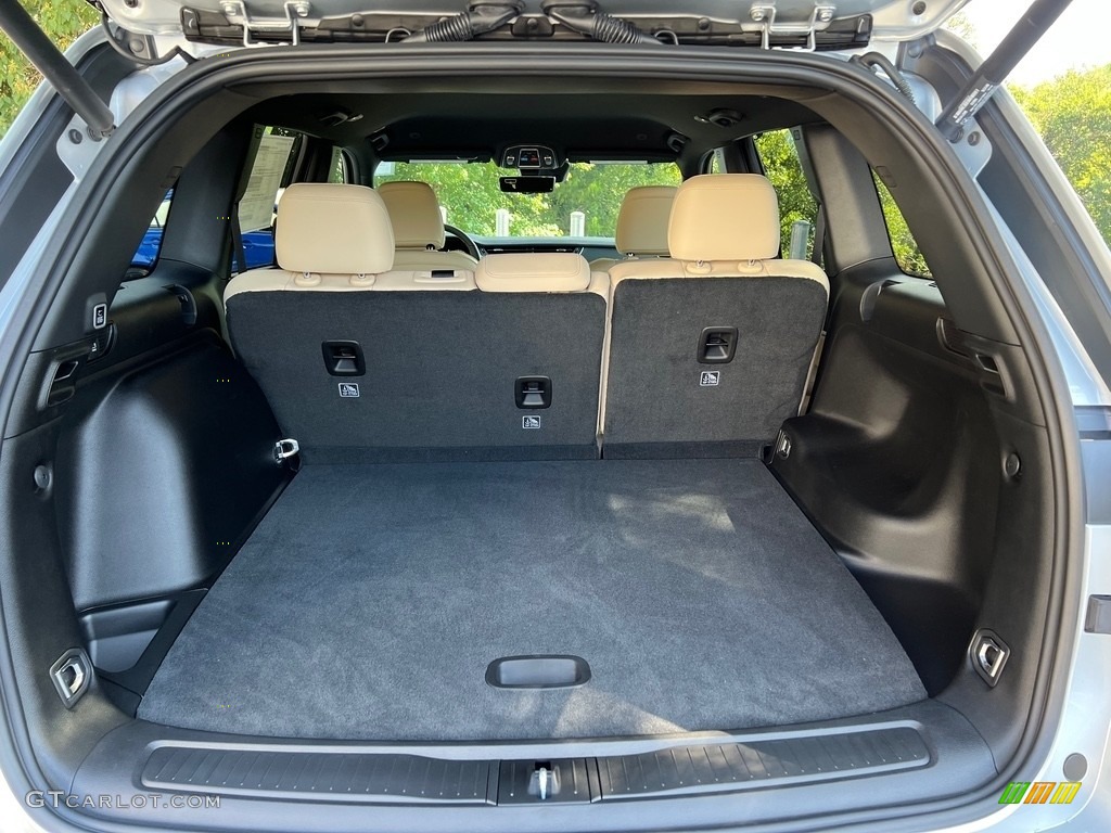 2023 Jeep Grand Cherokee Limited 4x4 Trunk Photos