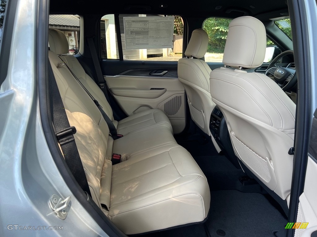 2023 Jeep Grand Cherokee Limited 4x4 Rear Seat Photo #146449606