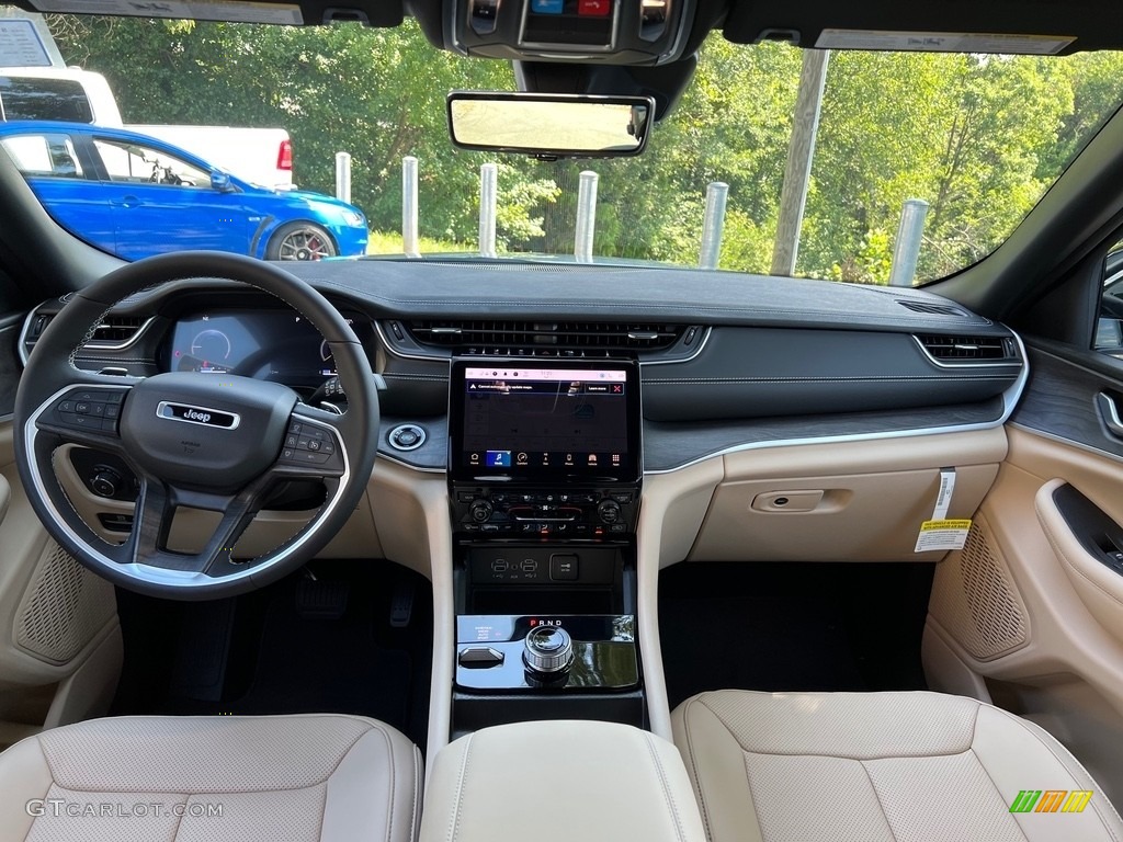 Wicker Beige/Global Black Interior 2023 Jeep Grand Cherokee Limited 4x4 Photo #146449653