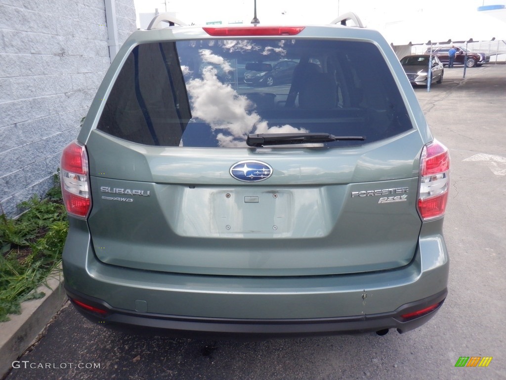 2015 Forester 2.5i Premium - Jasmine Green Metallic / Gray photo #7