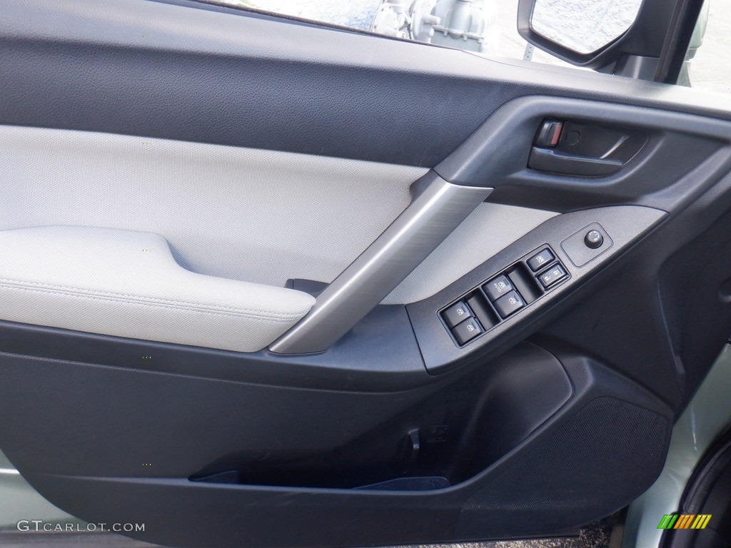 2015 Forester 2.5i Premium - Jasmine Green Metallic / Gray photo #15